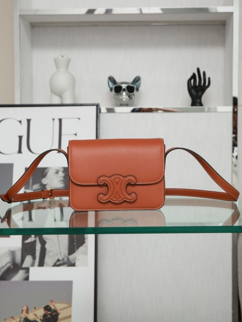 Ce1i*e triomphe bags